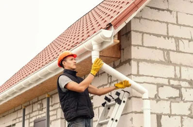 Pose et remplacement de gouttières à Villapourçon
